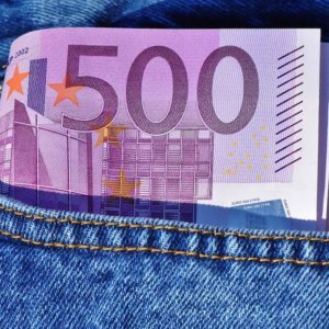 Bonus 550 euro lavoratori part time verticale: a chi spetta e come fare domanda all’Inps entro il 30 novembre