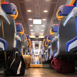 Bonus trasporti 2023 per treni e bus al via: come funziona, a chi spetta e come richiederlo