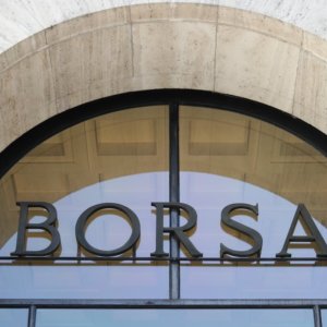 BORSA ULTIME NOTIZIE – La minor stretta anti-Covid della Cina e la minor inflazione Usa danno linfa ai listini