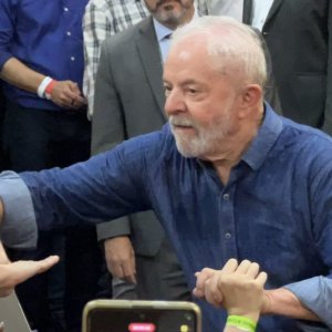 Brasile, elezioni: Lula torna presidente. Ha vinto il ballottaggio con Bolsonaro: “Lavorerò per riconciliare il Paese”