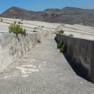 Gibellina, die symbolische Stadt des Erdbebens von Belice, erinnert an Ludovico Corrao und sein Engagement für die Kunst