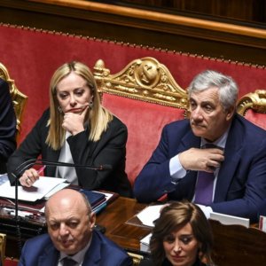 Governo Meloni è nella pienezza dei suoi poteri: fiducia anche al Senato. Il tetto del contante a 10 mila euro agita le acque