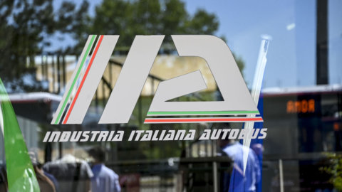 电动和天然气巴士：多家银行为 Industria Italiana Autobus 提供 50 万欧元的资金