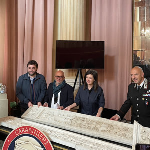 Bologna, TPC Carabinieri: empat pilaster marmer tertanggal 1870 dari Kapel Micheli dikembalikan