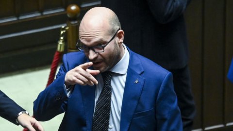 Camera: il leghista Lorenzo Fontana è il nuovo Presidente. Si consolida l’asse Meloni-Lega che ridimensiona Berlusconi