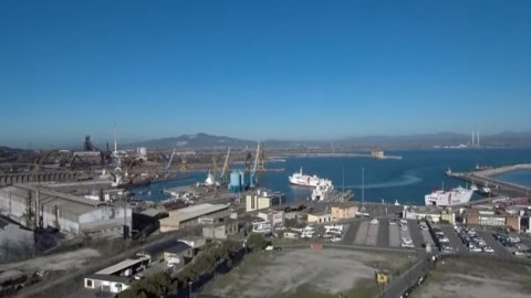 Terminal de regazéification de Piombino : le clash Commune-Région se poursuit. Giorgia Meloni décidera-t-elle finalement ?