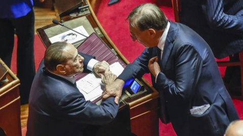 La Russa Présidente du Sénat mais les bulletins blancs de Fi sont un signal : Meloni prisonnier de Berlusconi et Salvini