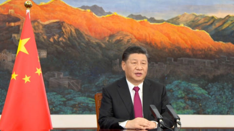 Cina: Xi Jinping confermato per il terzo mandato, ma resta il giallo dell’allontanamento di Hu Jintao