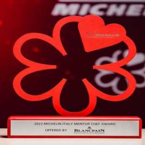 Guida Michelin 2023: Cannavacciuolo incoronato con tre stelle, salgono a 385 i ristoranti stellati d’Italia
