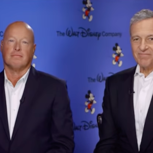 Disney, scossone al vertice: torna Bob Iger come Ceo al posto di Chapek