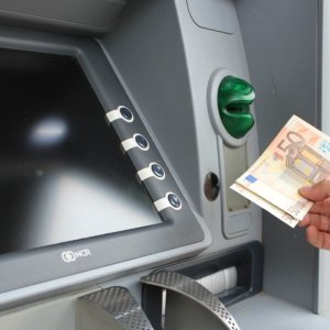 Economii: mai puțină lichiditate, mai multe obligațiuni. Italienii încep să schimbe investițiile. Raportează Abi