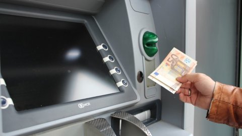 Conti correnti sempre più cari: per Bankitalia costano quasi 10 euro in più in un anno