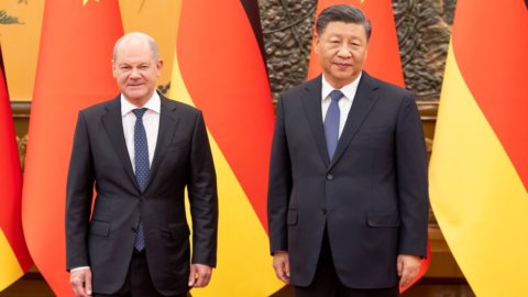 Scholz de Xi procura negócios, mas o carro chinês separa a França da Alemanha e divide os industriais alemães