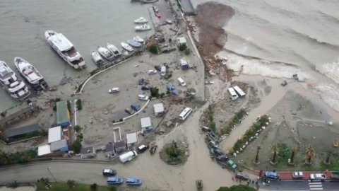 Ischia, glissement de terrain mortel : Casamicciola ensevelie dans la boue. Une femme morte, 11 disparues, 13 blessées