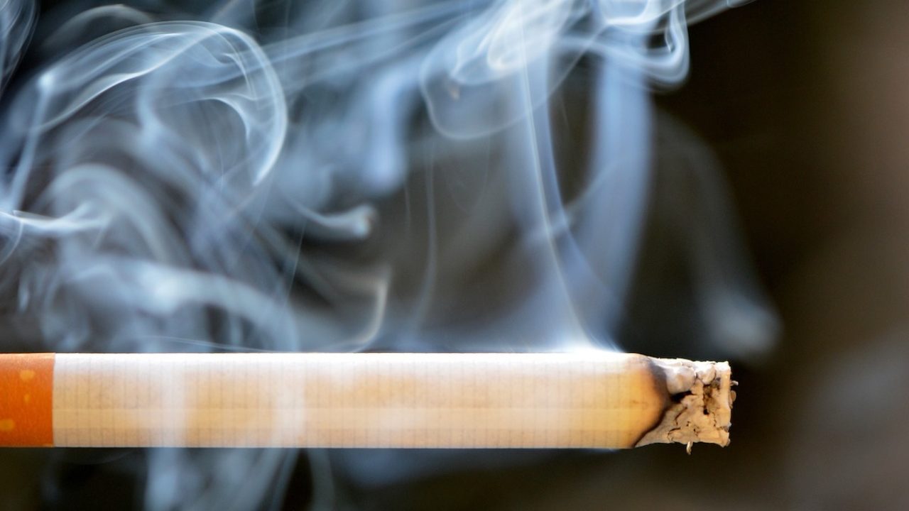 Manovra, ora è ufficiale: aumenta il prezzo del tabacco trinciato.  Dimezzate le accise previste sulle sigarette - Open