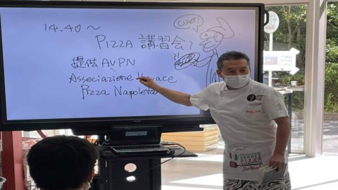 Neapolitanische Pizza: Japan richtet einen Universitätslehrgang ein und ein Pizzabäcker steigt als Lehrer auf den Lehrstuhl auf