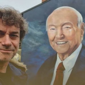 ピエロ アンジェラの壁画: ニッケリーノのアーバン ラボがジャーナリストに捧げた賛辞