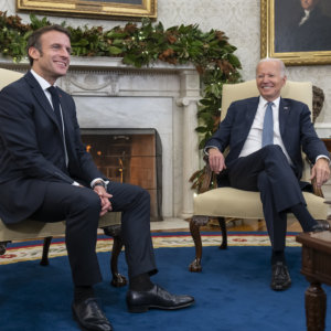 Russia-Ucraina: Biden e Macron lanciano la Conferenza di pace per il 13 dicembre
