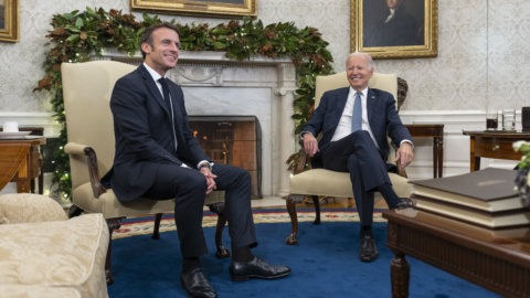 Russia-Ucraina: Biden e Macron lanciano la Conferenza di pace per il 13 dicembre