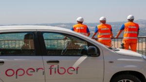 Operai e macchina di Open Fiber