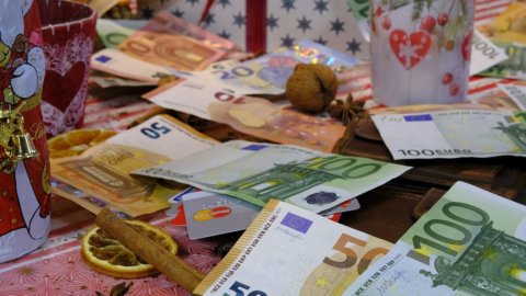 Tredicesima 2022: quando arriva, a chi spetta, come si calcola e come viene tassata? Ecco la guida completa