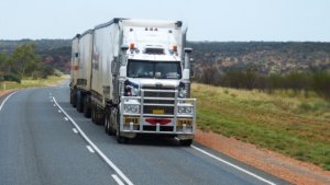 Camion su strada