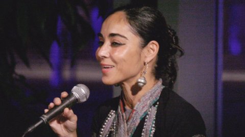 İranlı kadınlar: New York'ta sürgünde yaşayan sanatçı Shirin Neshat'ın boyalı peçesi onların bayrağı