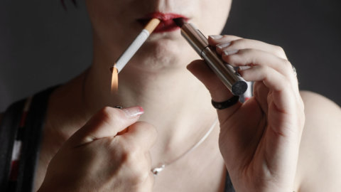 Stop sigaretta elettronica all’aperto e alle sale fumatori al chiuso: in arrivo la stretta sul fumo di Schillaci