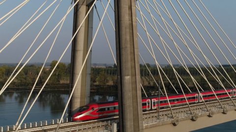 Trenitalia, Frecciarossa akan menghubungkan Roma Tiburtina ke Milan Rogoredo dalam waktu kurang dari 3 jam: dimulai pada 23 Januari