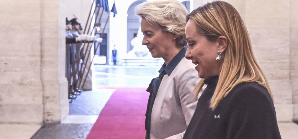 Dazi, è un accordo o una resa a Trump? La tattica morbida di von der Leyen non ha pagato e per noi il conto è salato