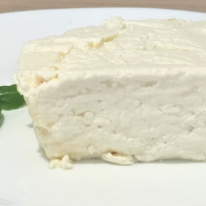 Rarità gastronomiche: la Prescinseua, il  formaggio dei contadini delle colline genovesi, l’unico che poteva essere donato al Doge