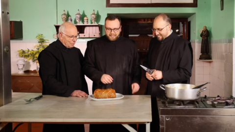 "Resep Biara": tiga biksu Sisilia membawakan makanan enak ke televisi