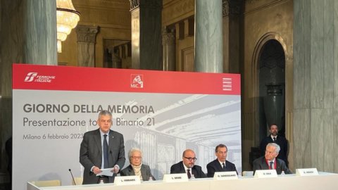 FS Italiane Group, sebuah totem di peron 21 di Milano Centrale memperingati para korban Shoah