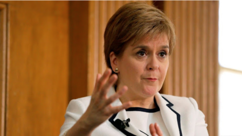 Scozia, Nicola Sturgeon lascia la carica di primo ministro: “Il tempo di lasciare è ora”
