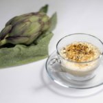 La ricetta del cappuccino di carciofi dello chef Nicola Bandi, un raffinato antipasto dai sapori concreti