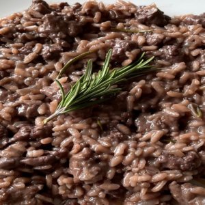 Carnaval: risotto alla luganighetta, felul de mâncare vesel care celebrează aromele Ticinoului