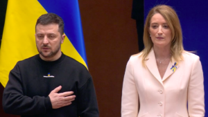 Volodimir Zelensky con la presidente del Parlamento Ue Roberta Metsola