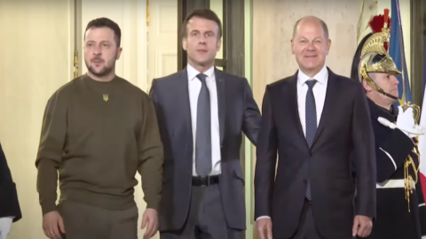 Zelensky meets Macron and Scholz in Paris and King Charles in London: with Meloni only bilateral