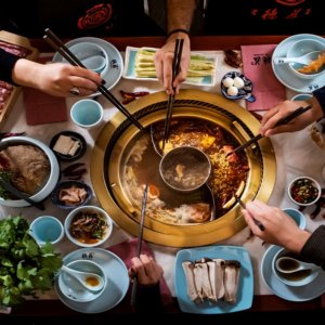 Hot Pot: la antigua sopa china de los mongoles se puede degustar en Roma eligiendo el picante en siete tonos