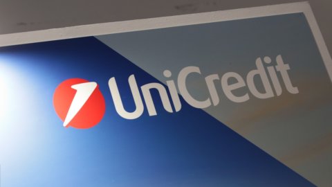Unicredit, accordo sindacale sul premio di produttività 2023: ai lavoratori 2.200 euro