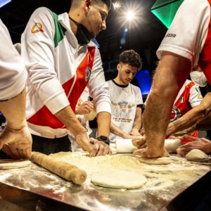 Pizzabäcker aus 45 Ländern für die World Pizza Championship in Parma vom 18. bis 20. April