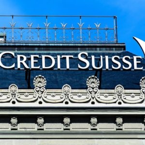 BORSE ULTIME NOTIZIE: Credit Suisse torna a far paura,  listini in rosso. A Milano bene solo i petroliferi