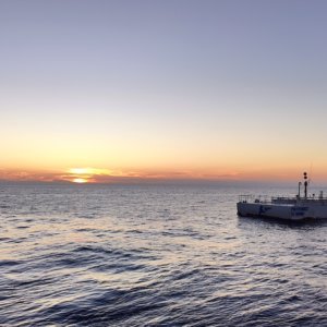 Électricité des vagues de la mer: Eni installe et teste le premier appareil à Pantelleria