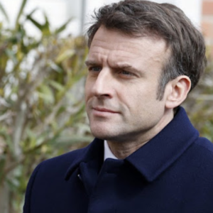 La Francia in fiamme ha voglia di normalità ma tra Macron e i sindacati chi avvierà il disgelo?