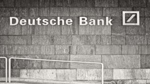 LOGO DEUTSCHE BANK IN ESTERNA SU UN MURO