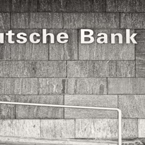 Die Deutsche Bank verliert nach der Gerichtsentscheidung im Postbank-Fall 6 %