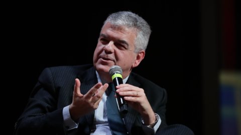 Tim, la rete a Kkr: è nata FiberCop. Ferraris alla guida, ecco cosa cambia