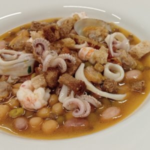La ricetta della zuppa di legumi e frutti di mare di Marco Caldora, rievocando i Trabocchi dannunziani