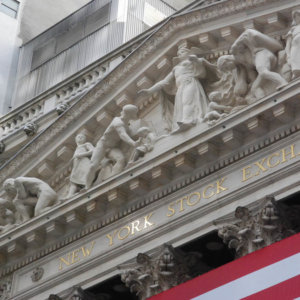 Borsa chiusura 4 aprile: l’America snobba la Fed e fa meglio dell’Europa. Oro sopra i 2.300 dollari l’oncia