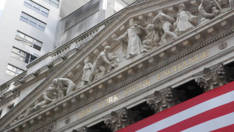 Borsa chiusura 4 aprile: l’America snobba la Fed e fa meglio dell’Europa. Oro sopra i 2.300 dollari l’oncia